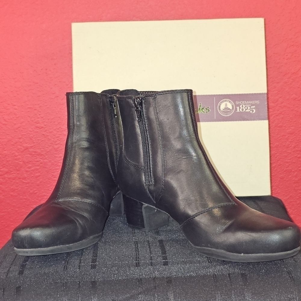 Clarks Rosalyn Lara, Black Leather Ankle Boots,  Women's Size 8.5M NWOT
